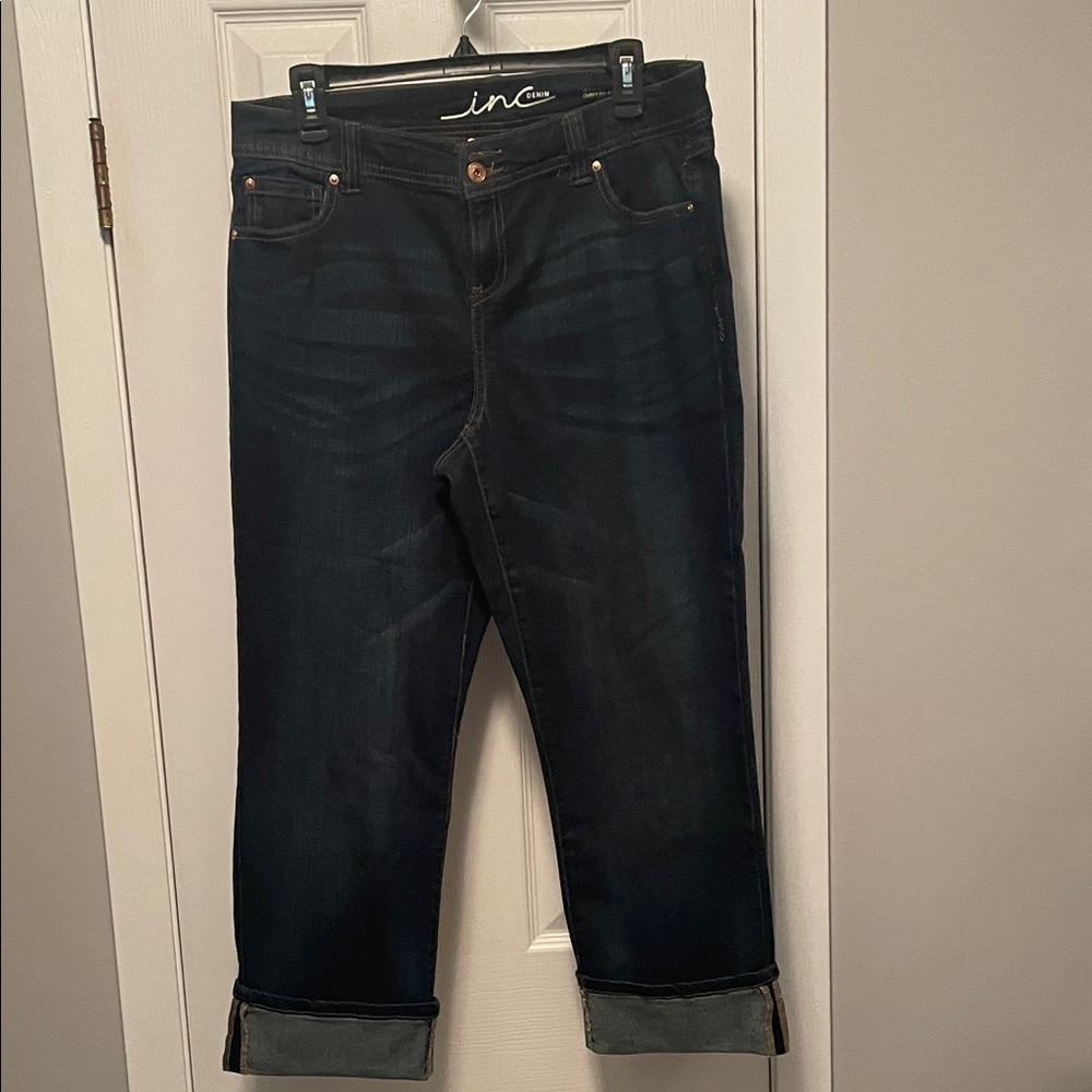 Like new size 10 INC STRAIGHT LEG CURVEY FIT / CROP PANTS